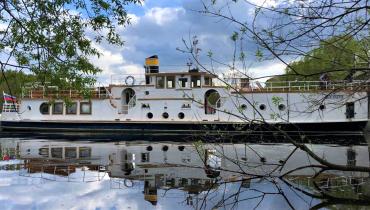 Теплоход Апрель