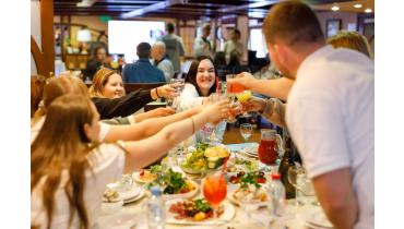 Выпускной на теплоходе с  банкетом и развлекательной программой от 11 000 руб