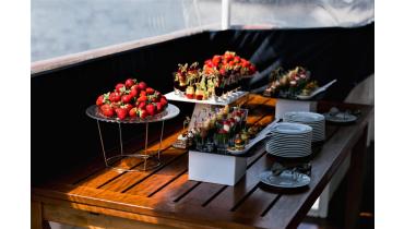 Теплоход на 10 человек Теплоход на 10 человек