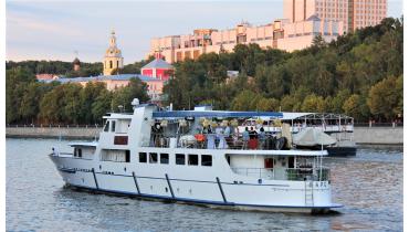 Аренда теплохода зимой