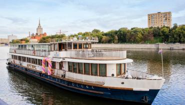 теплоход Артурс