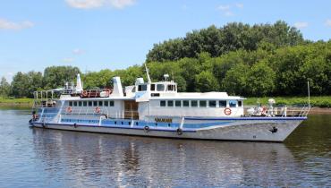 Теплоход Чижик-1