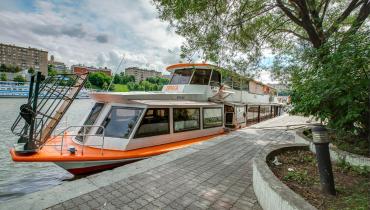 Теплоход Прага