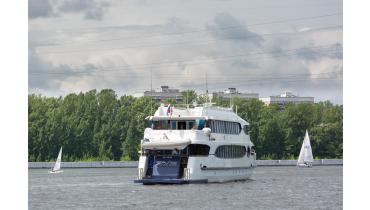 Выпускной на теплоходе с  банкетом и развлекательной программой от 11 000 руб Выпускной на теплоходе с  банкетом и развлекательной программой от 11 000 руб