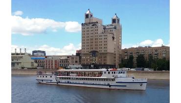 Теплоход на 100 человек