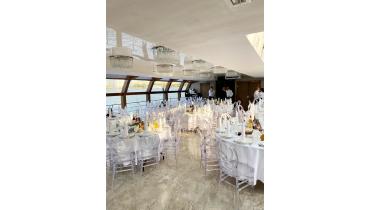 Теплоход на 100 человек