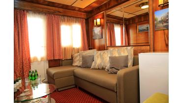 Выпускной на теплоходе с  банкетом и развлекательной программой от 11 000 руб