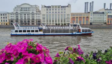 теплоход Император