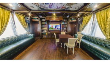 Теплоход на 100 человек