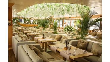 Выпускной на теплоходе с  банкетом и развлекательной программой от 11 000 руб Выпускной на теплоходе с  банкетом и развлекательной программой от 11 000 руб