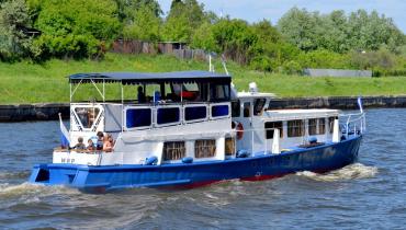 Теплоход Мир