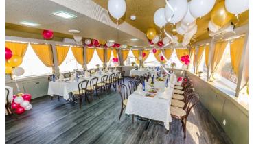 Выпускной на теплоходе с  банкетом и развлекательной программой от 11 000 руб Выпускной на теплоходе с  банкетом и развлекательной программой от 11 000 руб