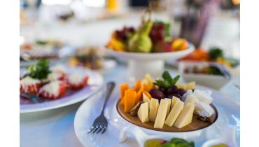 Выпускной на теплоходе с  банкетом и развлекательной программой от 11 000 руб