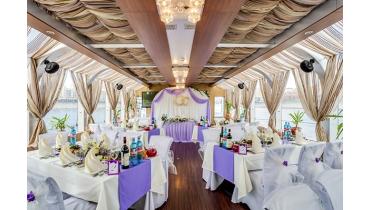 Теплоход на 70 человек